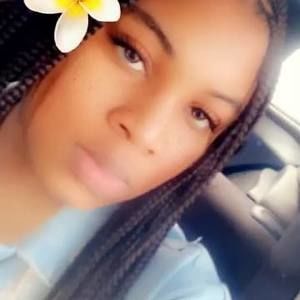 Meet your Posher, Tee